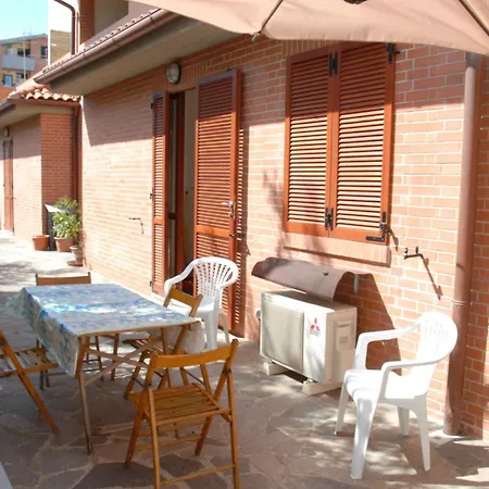 I Portici Appartamenti Marina di Grosseto Exterior foto